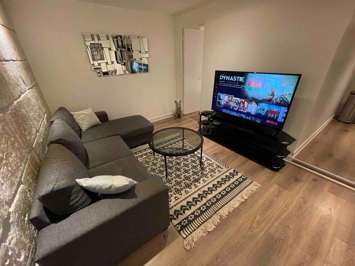Le Black & White, Hyper Centre - Paisible- Wifi Hd- Netflix- Proche Gare -Ideal Couple Et Business Niort Eksteriør billede
